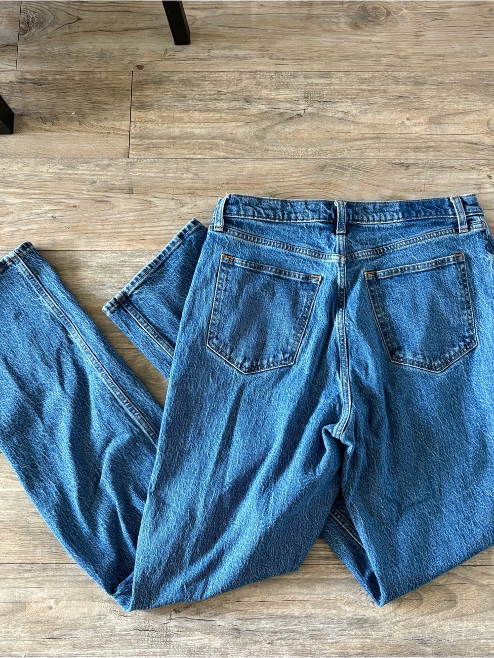 Abercrombie & Fitch Women's Straight Leg Jeans in Medium Blue - Picture 4 of 6